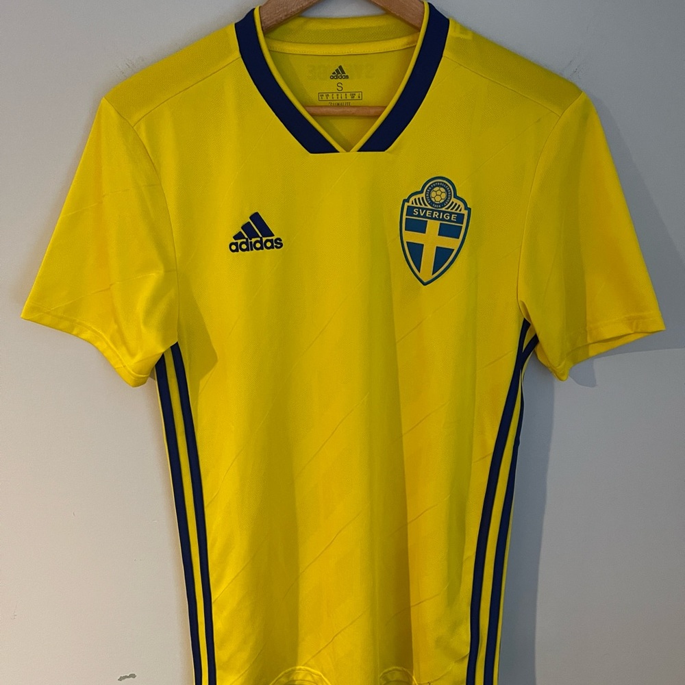Adidas Sweden 2018 Home Jersey